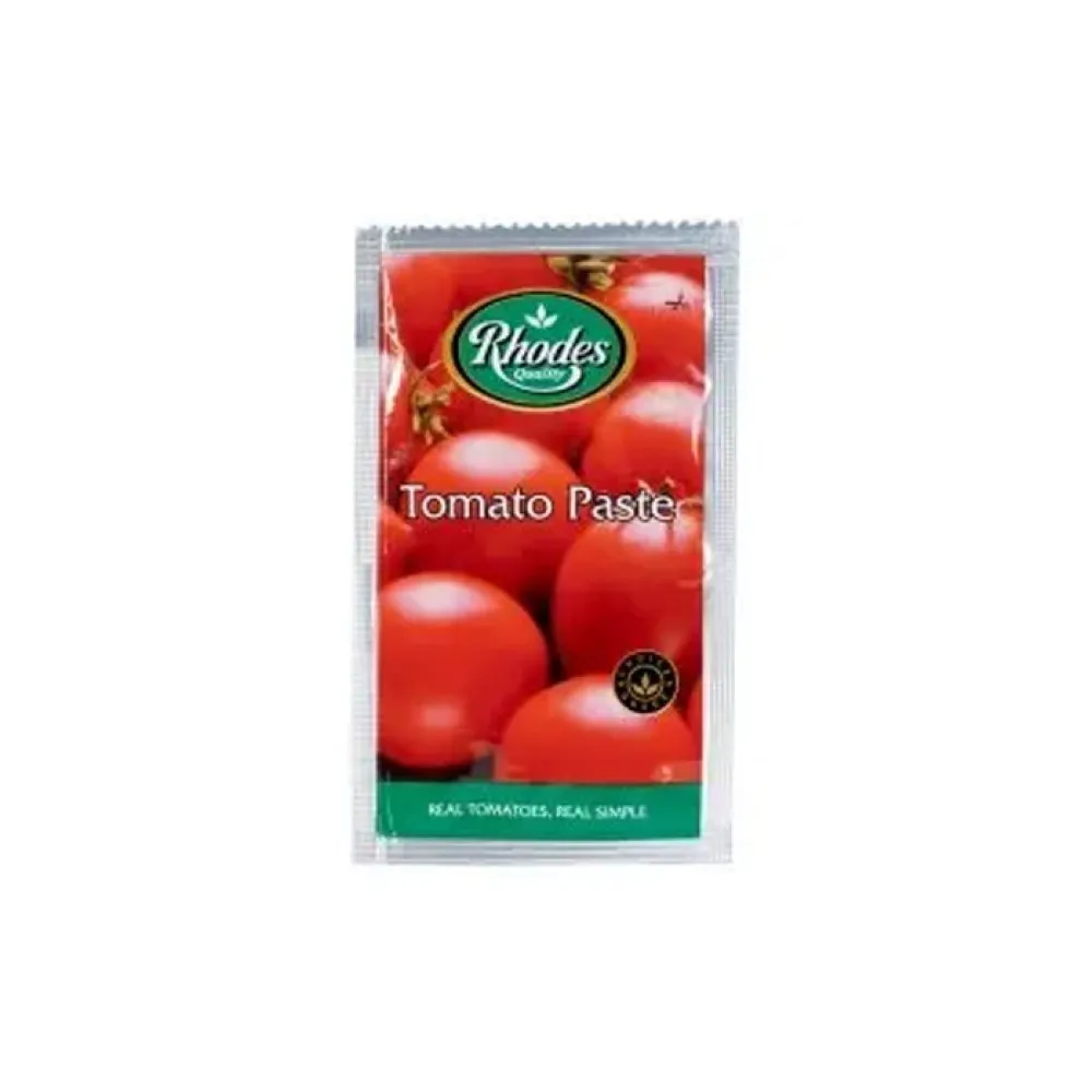 Sachet de pasta de tomate no stand-up (plano)